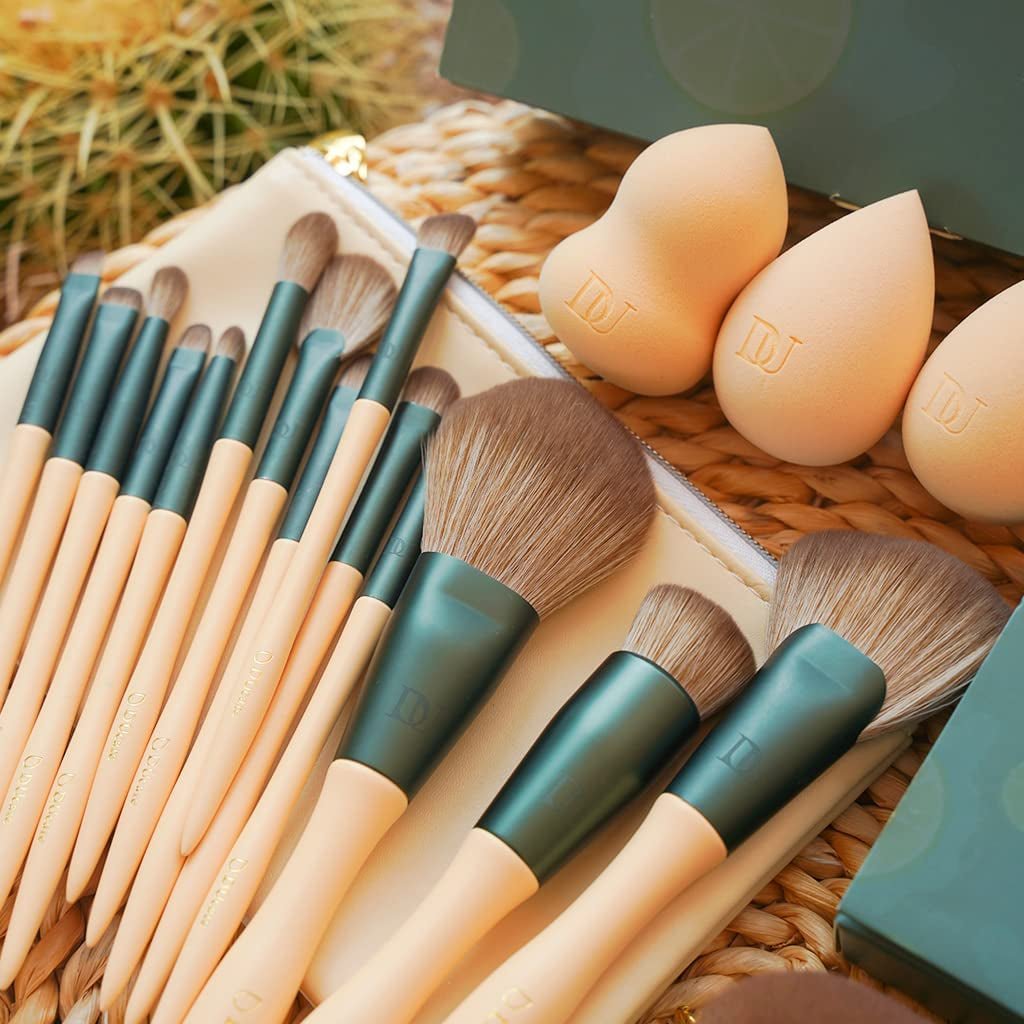 Makeup Brushes 14Pcs with 3Pcs Makeup Spong & Cosmetic Bag - Lime Mojito Series Makeup Brush Set for Foundation Blending Face Powder Blush Concealers Eye Shadows.